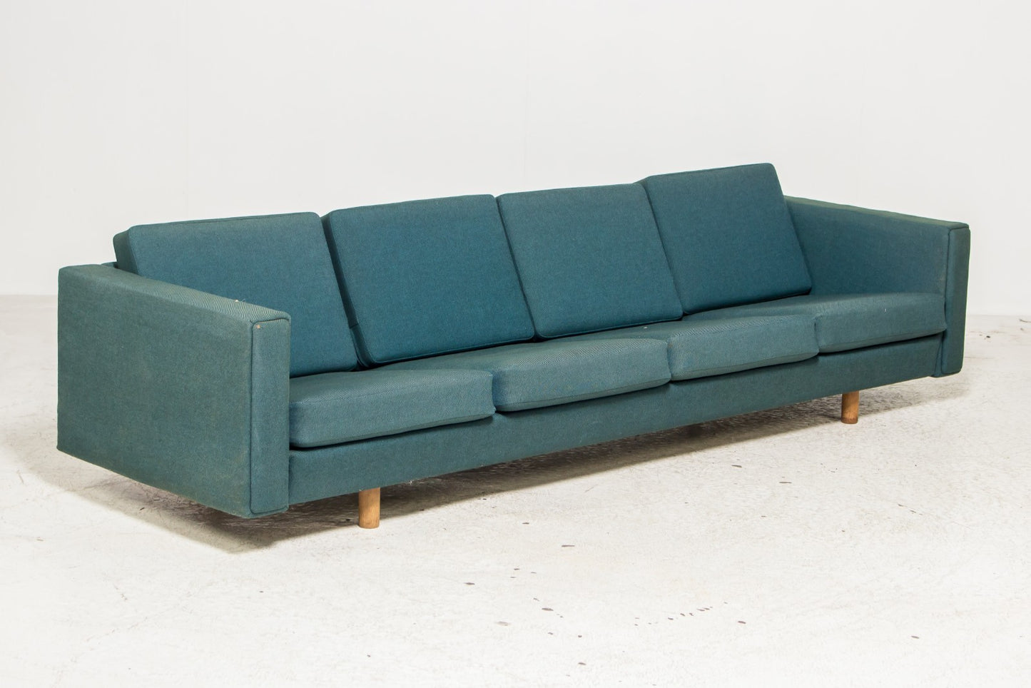 Hans J. Wegner 4 seat sofa model GE-300. To be restored.