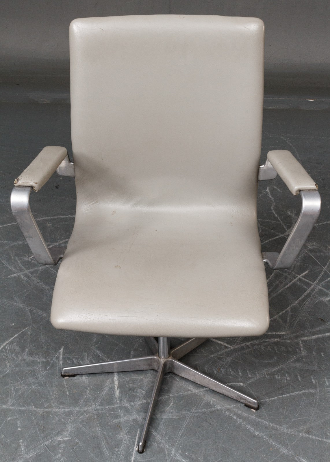 Arne Jacobsen Oxford chairs 3271 Model.