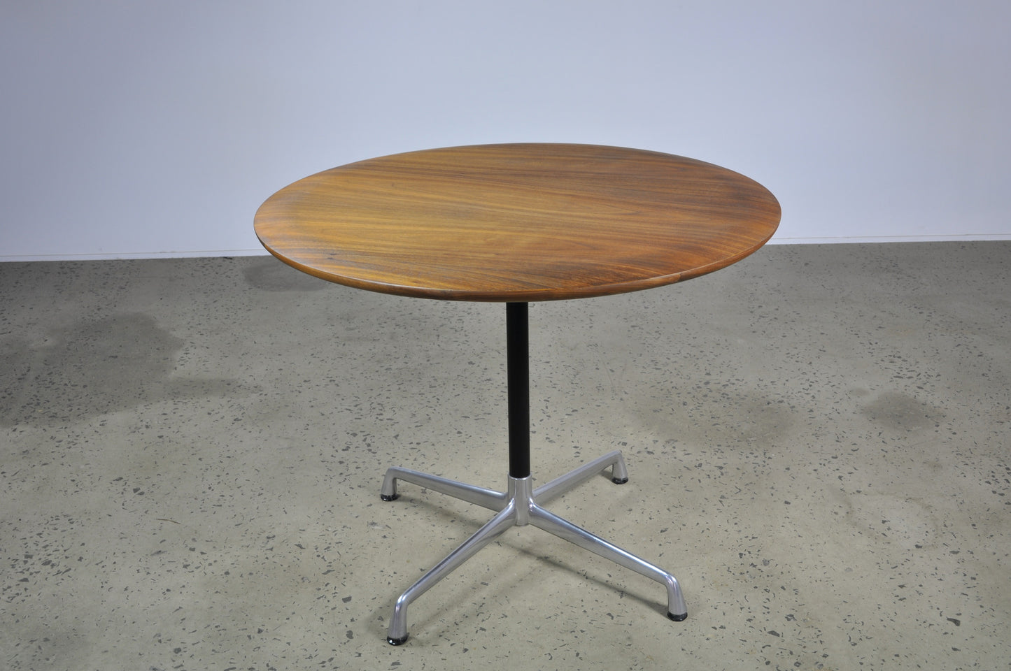 American Walnut Table 90cm - Case 22