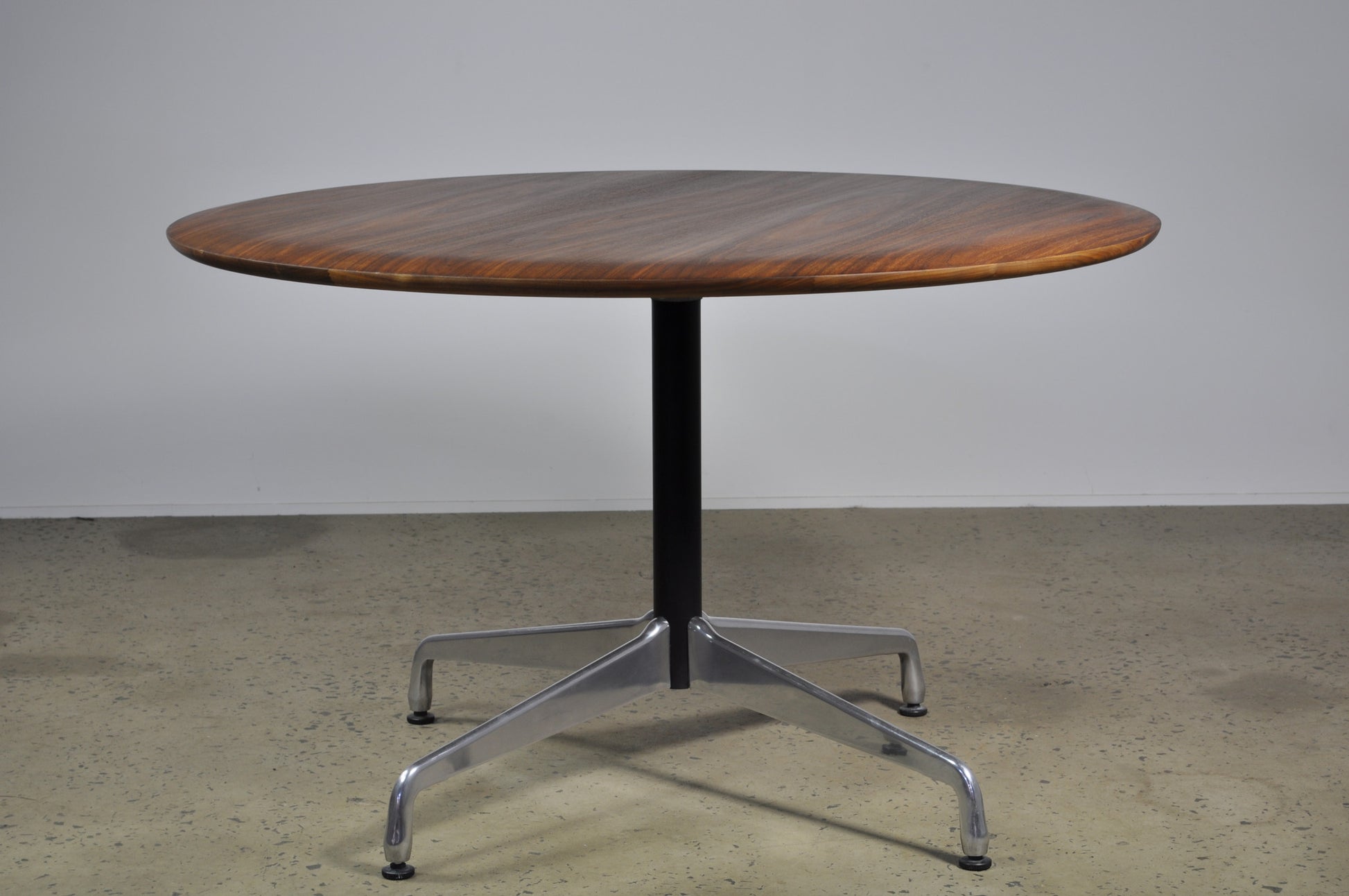 American Walnut Table 120cm - Case 22