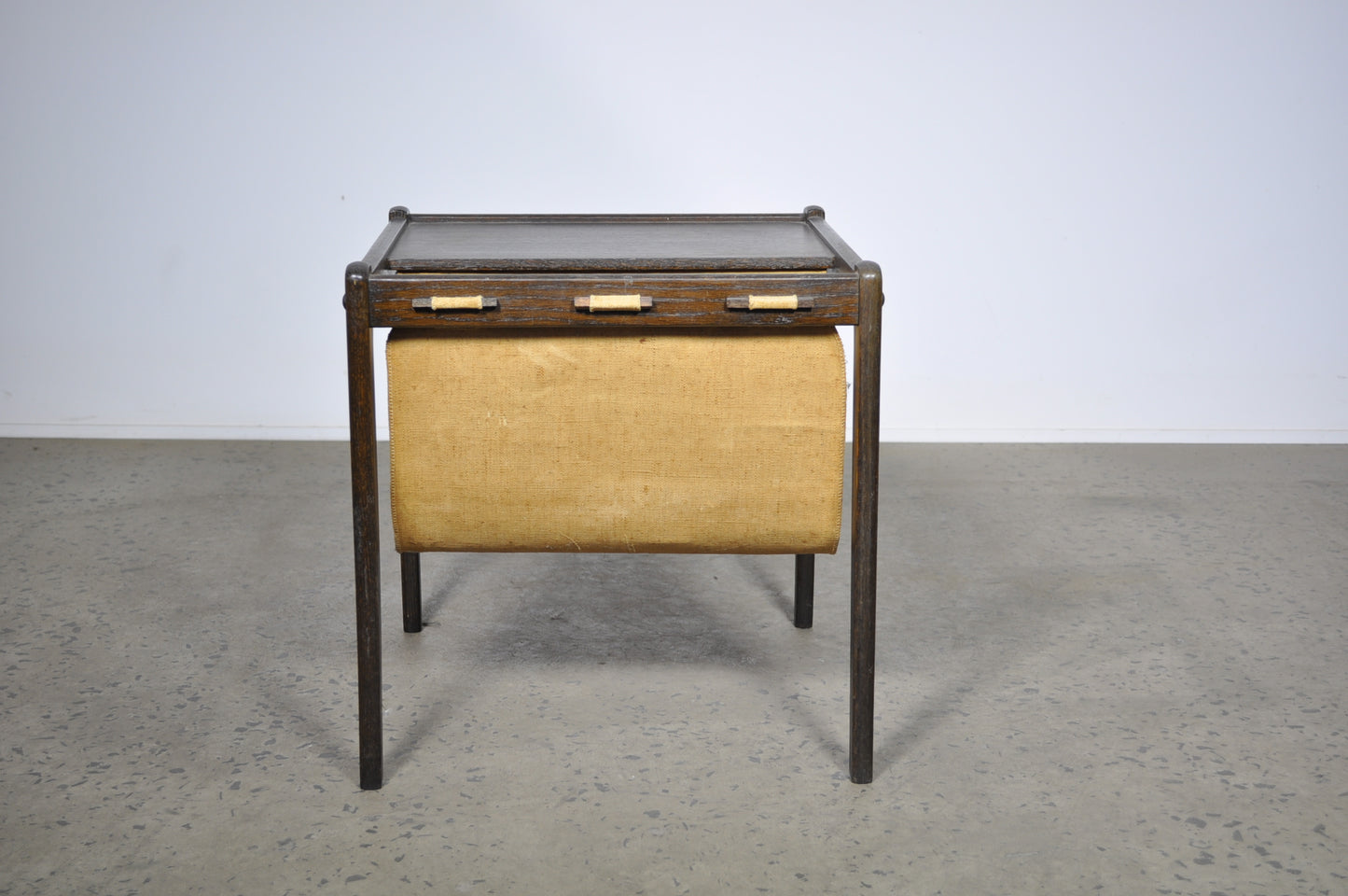 Danish sidetable/magazine rack.