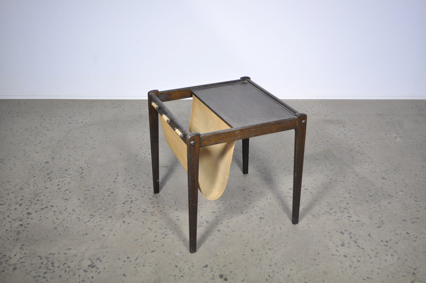 Danish sidetable/magazine rack.