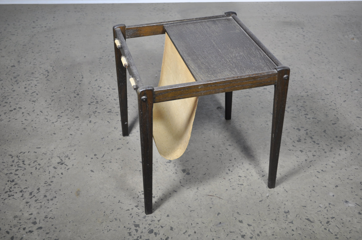 Danish sidetable/magazine rack.