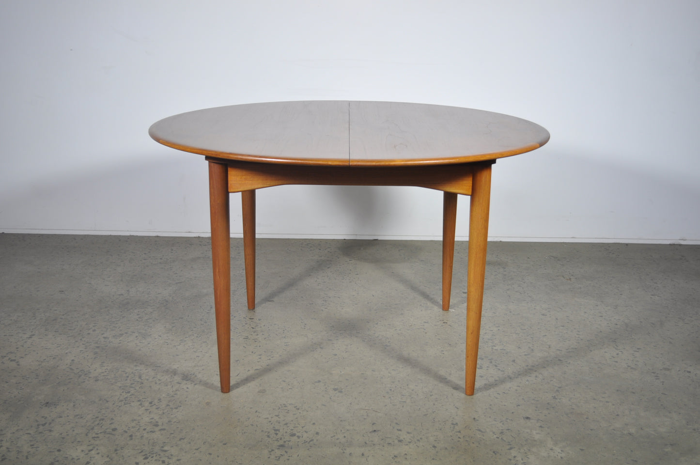Parker circular extension table.