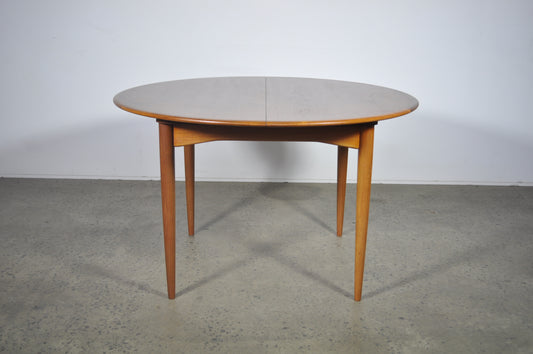 Parker circular extension table.