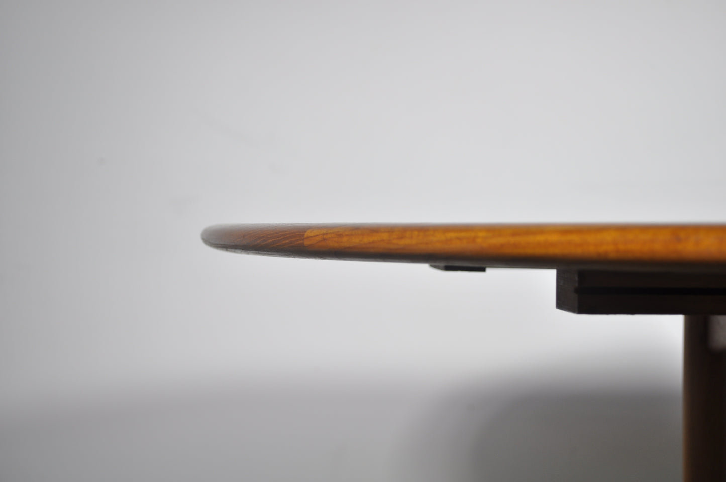Parker circular extension table.