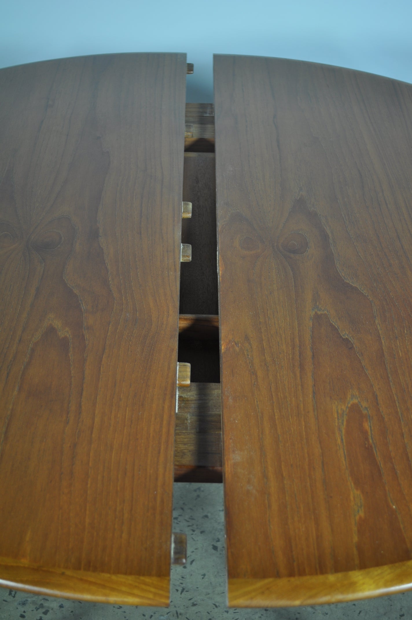 Parker circular extension table.