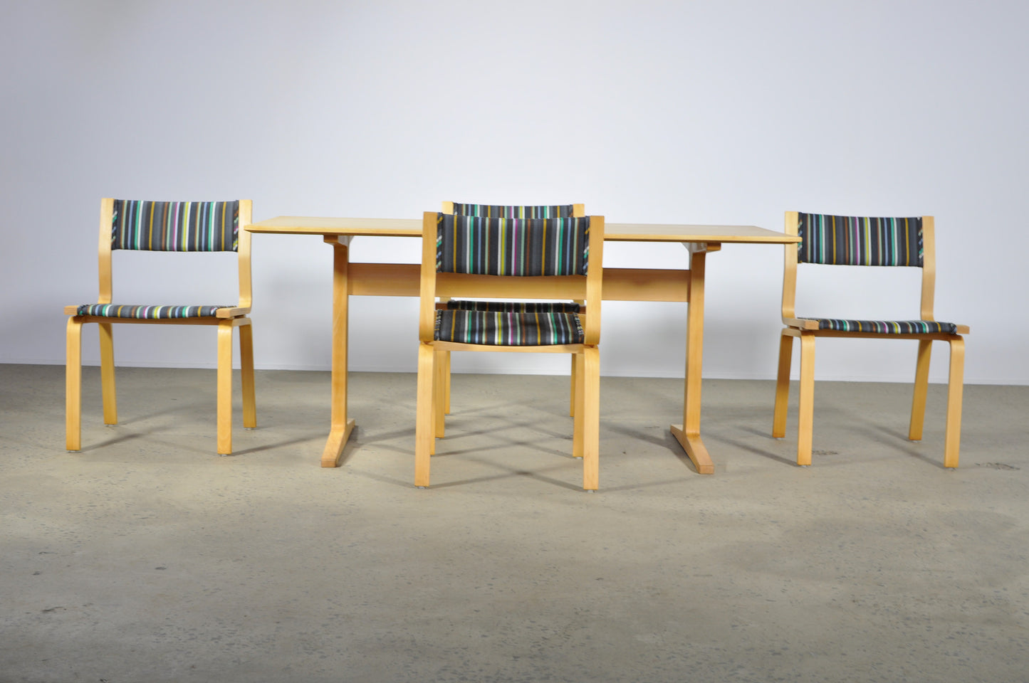 Arne Jacobsen Fritz Hansen Dining chairs - Case 22