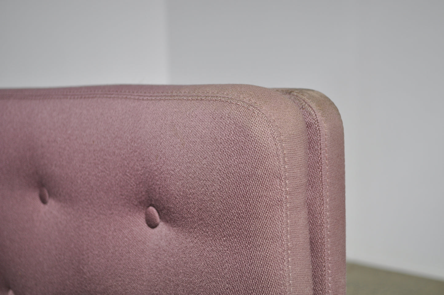 Erik Jørgensen EJ 315 Sofa in Purple.
