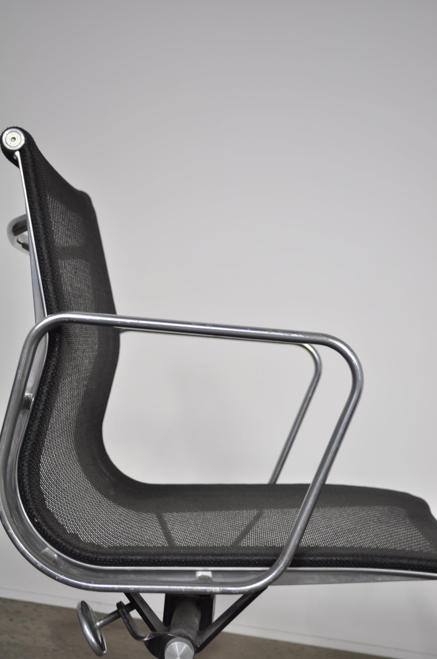 Aluminium Group Management Chair with Mesh .