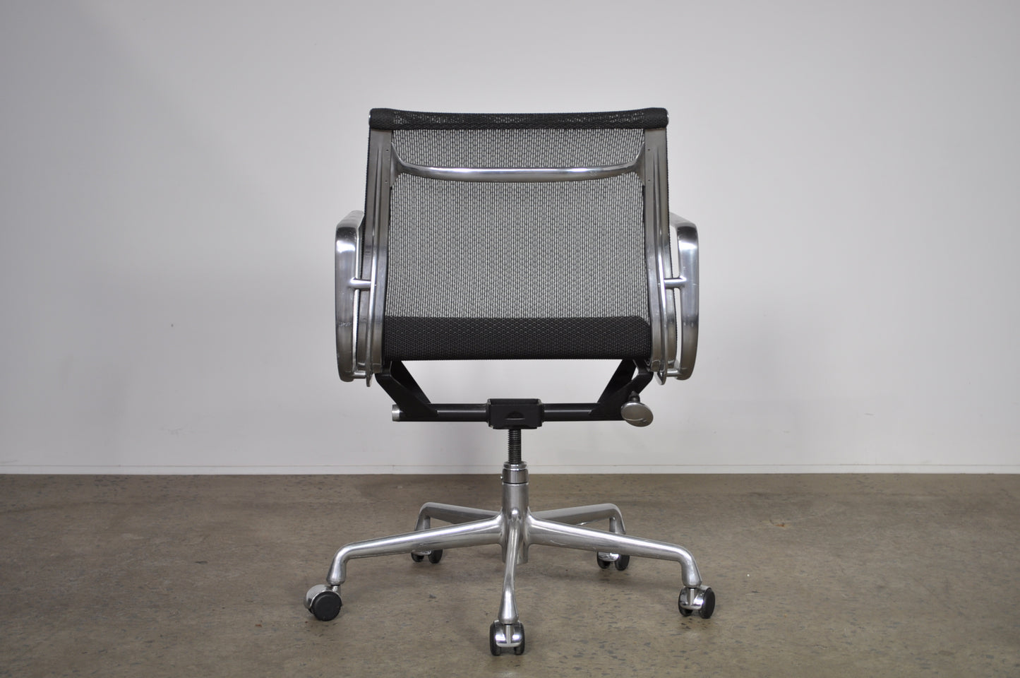 Aluminium Group Management Chair with Mesh .