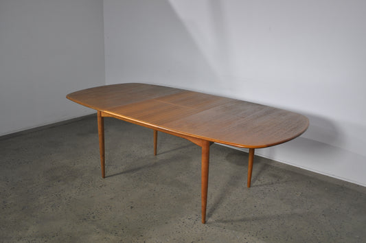 Parker model 26 extension table.