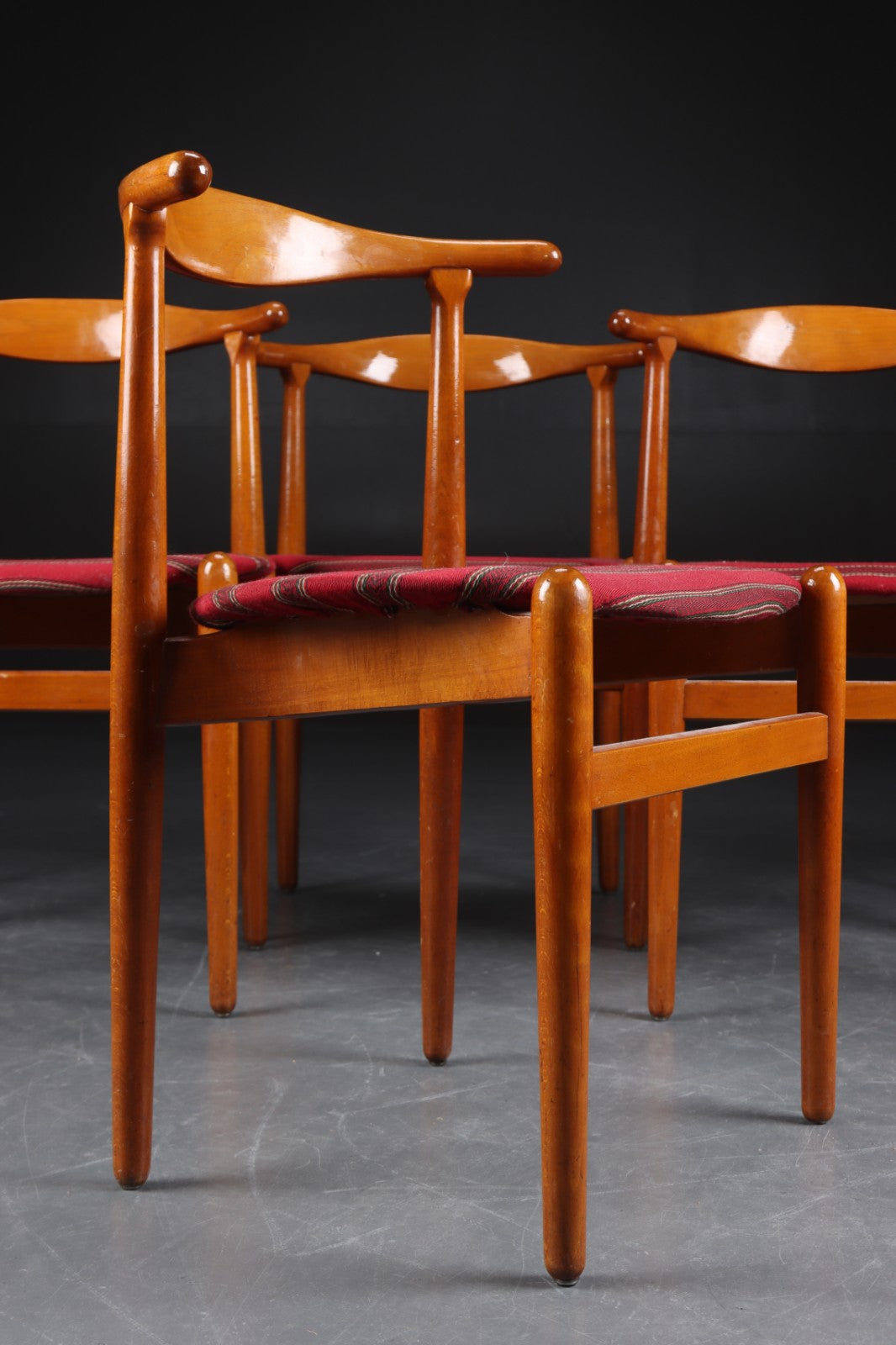 Hans J. Wegner for Fritz Hansen. Set of six dining chairs, model 708. To be restored.