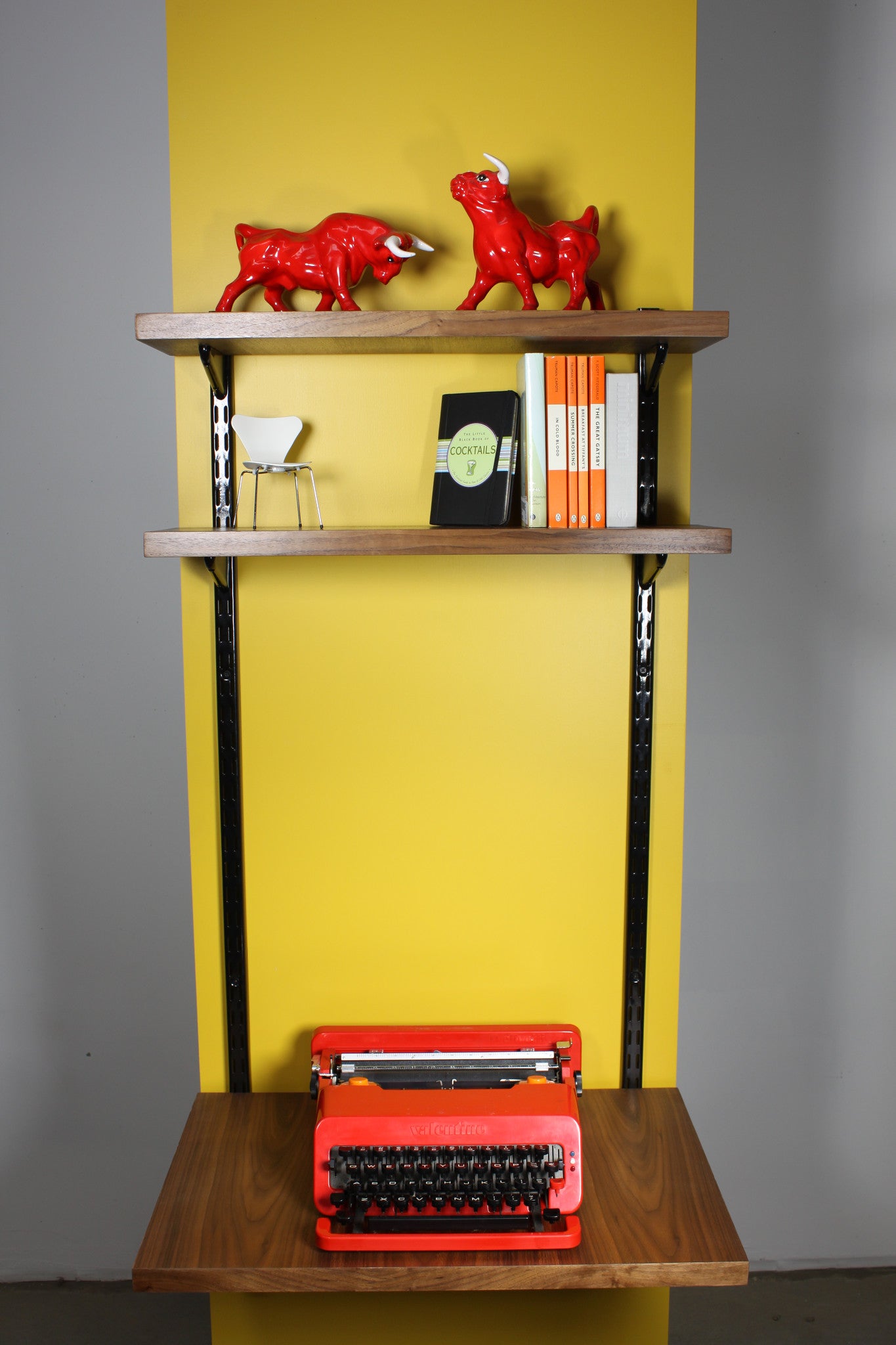 Wallhung shelving unit and desk - Case 22